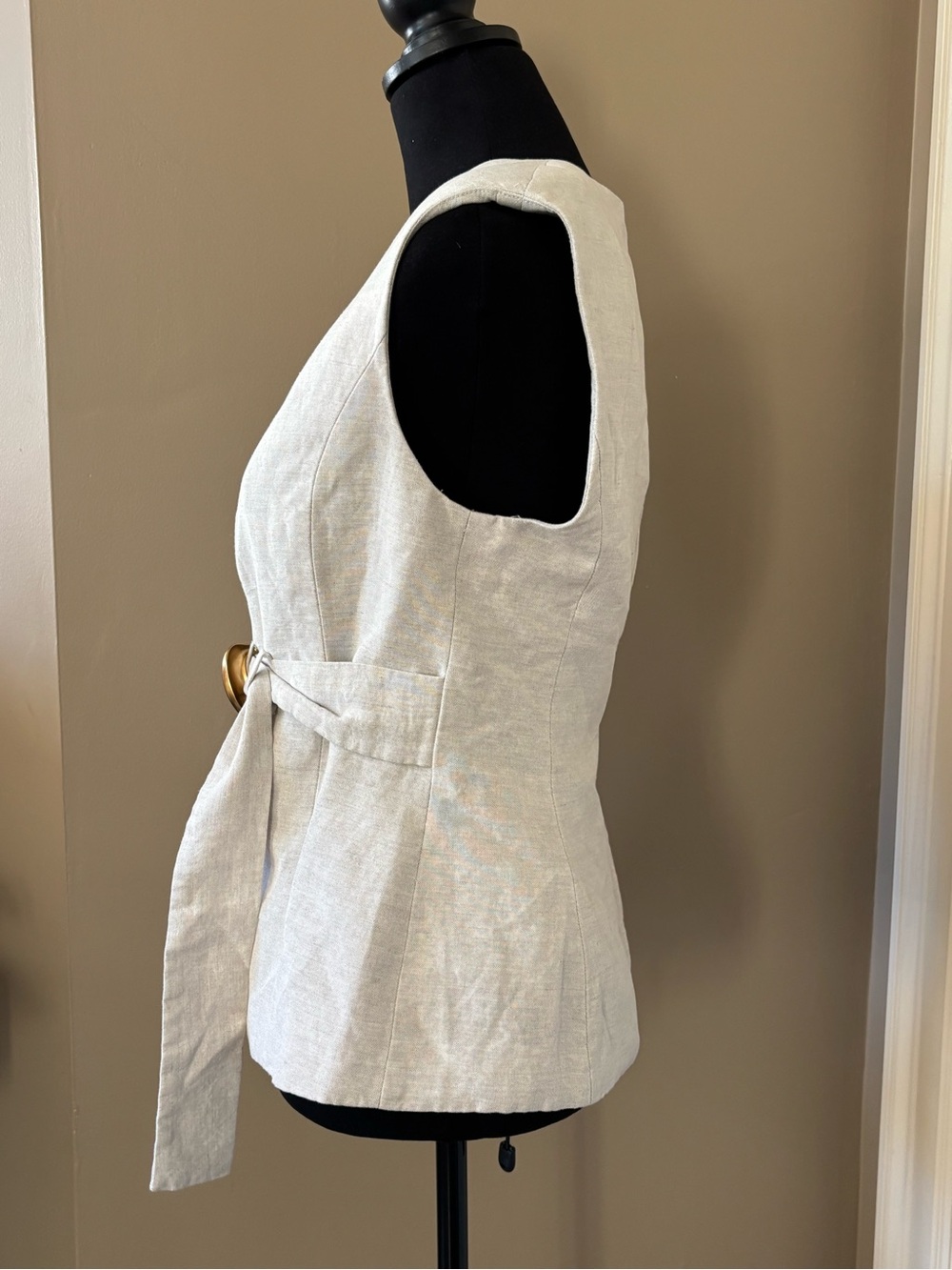 Donna Karan Cream Sleeveless Wrap Top with Gold Buckle - Picture 7 of 11